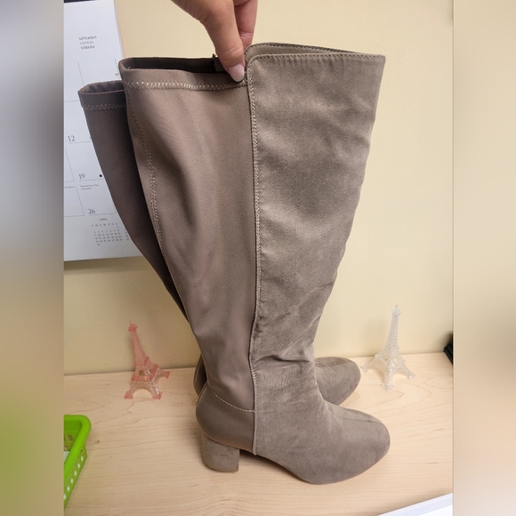 Size 8 WW Beige knee high boot - Picture 2 of 4